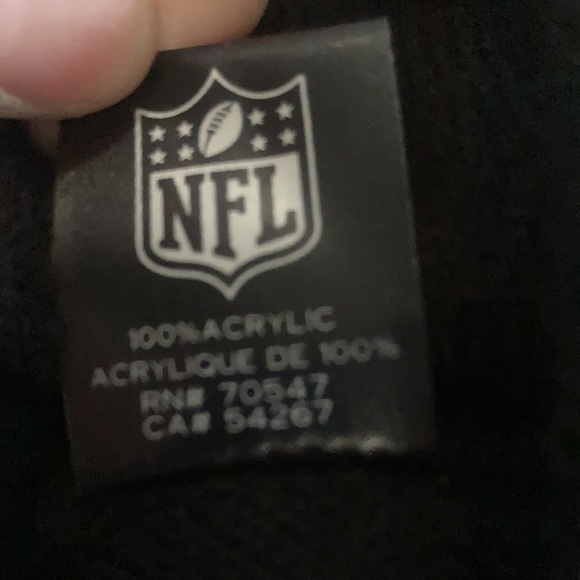 NWT Browns Pom Pom beanie - Picture 5 of 5